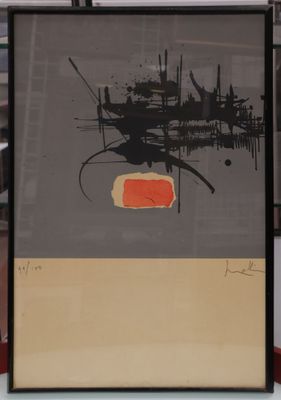 une photo d'une photo d'une œuvre d'art posée sur une table