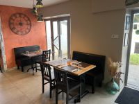Sur désignation à CHANAS (38150): 12 Banquettes en simili cu…