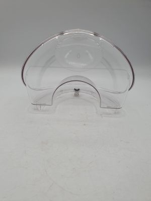 une image montrant un gros plan d'un objet transparent posé sur une surface blanche