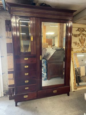 Mobilier de chambre à coucher en acajou comprenant :