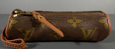 LOUIS VUITTON Petite trousse TROIS BALLES DE GOLF en toile M…