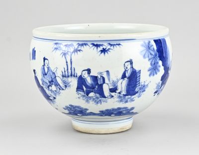 un bol bleu et blanc représentant un homme et une femme