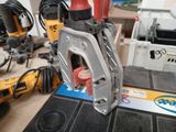 de nombreux outils posés sur une table