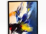 peinture abstraite représentant des fleurs bleues, jaunes et blanches, dans un cadre noir