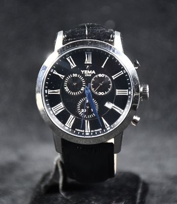 une image représentant une montre noire dont le cadran est orné de chiffres romains