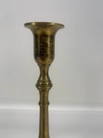 Paire de chandeliers en bronze à pied balustre. (photo 3)