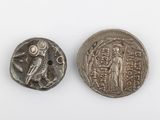 deux pièces d'argent sur lesquelles figurent un oiseau et un autre oiseau