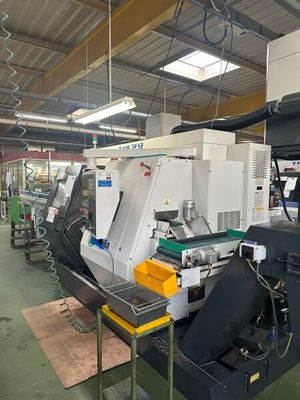 une grosse machine installée dans une usine