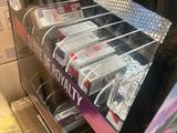 une vitrine contenant beaucoup de cigarettes