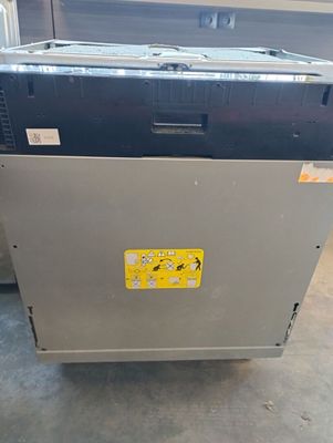 a machine that is sitting on the floor in the room
