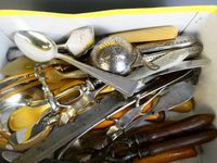 Lot de divers couverts de service, la plupart en métal argen… (photo 6)