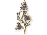 une broche en forme de fleur, en saphir et diamants