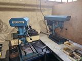 a machine that is sitting on a table in a room