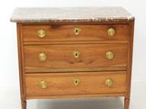 commode ancienne avec dessus en marbre et poignées en laiton