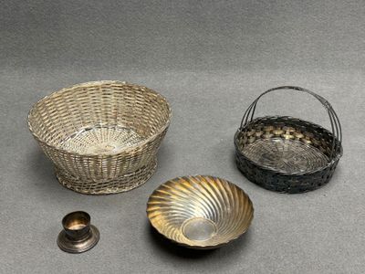 Lot de métal argenté comprenant: