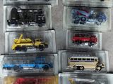 le coffret contient de nombreux types de véhicules miniatures différents