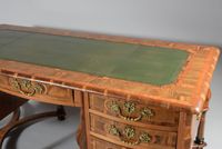 Bureau Mazarin double face en placage d'olivier dans des rés… (photo 4)