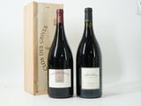 deux bouteilles de vin posées l'une à côté de l'autre sur une table