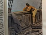 un livre ouvert sur lequel figure l'image d'un homme assis sur un bateau