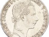 gros plan d'une pièce de monnaie sur laquelle figure un visage de femme