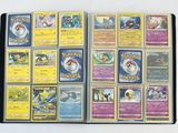 beaucoup de cartes pokemon sur la table