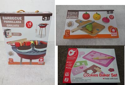 deux photos montrant un carton contenant des barbecues et un carton contenant des ustensiles de cuisine