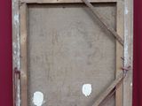une photo représentant un tableau accroché à un mur rouge