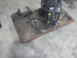 une machine posée sur le sol du garage