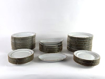 a lot of plates that are stacked on top of each other