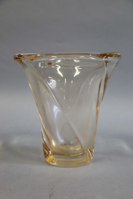 DAUM Nancy France : VASE en cristal. Signé à la pointe.