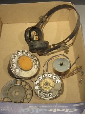 Lot Avec Ectouteurs + Accessoires DE Telephones Ancien…