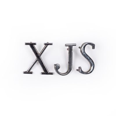 JAGUAR XJS (1976-1980) Badge en métal chromé