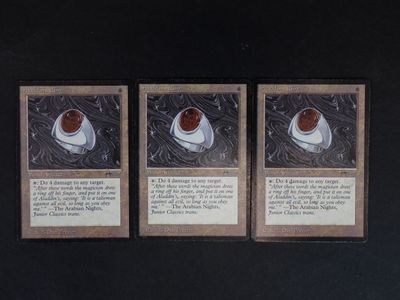 trois cartes sur lesquelles figure l'image d'une tasse de café