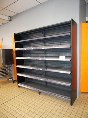 sur désignation une gondole simple face 2m linéaire environ,…