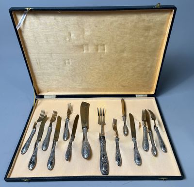 Dans un écrin: Partie de ménagère en argent fourré 800 et la…