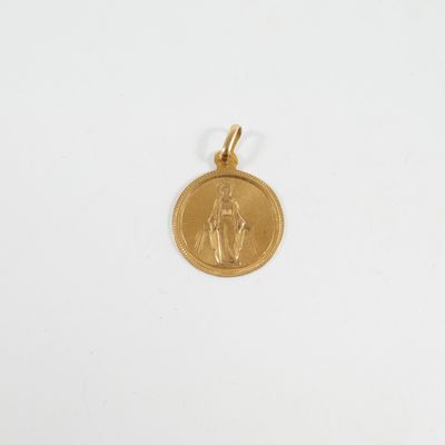 une pièce d'or sur laquelle figure le portrait d'une personne