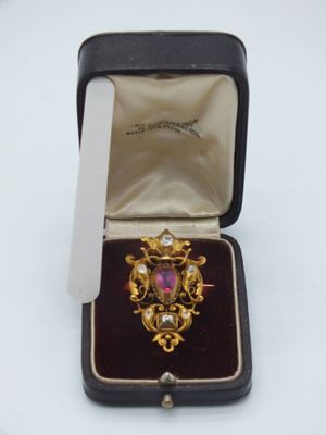 Broche du XIXe siècle en or jaune 750/1000 sertie en son cen…