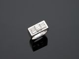 une bague en or blanc 18k et diamants