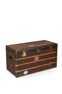 J. CHAUVIN & Cie - Malle en toile enduite marron, coins, poi…