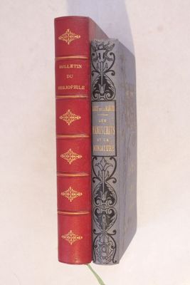 deux livres empilés l'un sur l'autre