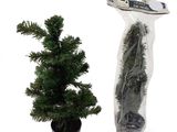 un petit sapin de Noël à côté d'un petit sapin de Noël en pot