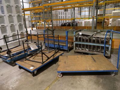 1 Ensemble Comprenant : 10 Planches A Roulettes Metallique P…