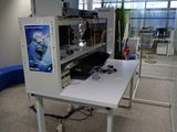 un bureau sur lequel se trouve un ordinateur, dans un bureau