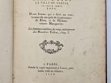 un livre ouvert avec l'image d'un oiseau sur sa couverture
