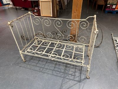 lit cage en fer, 120 x 55 cm env.