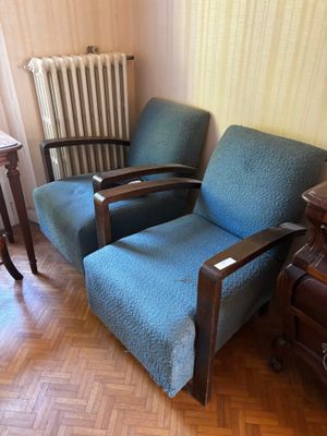 Mobilier de salon en bois teinté comprenant un canapé et pai…