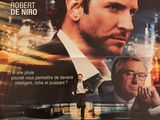 une affiche du film « Limitless » mettant en scène un homme en costume-cravate