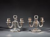 paire de bougeoirs plaqués argent sur socles