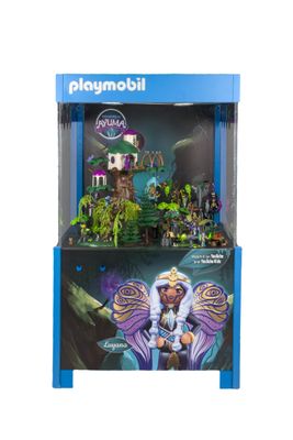 coffret Playmobil avec des figurines présentées dans une vitrine
