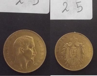 deux pièces d'or portant l'image d'un homme et d'une femme